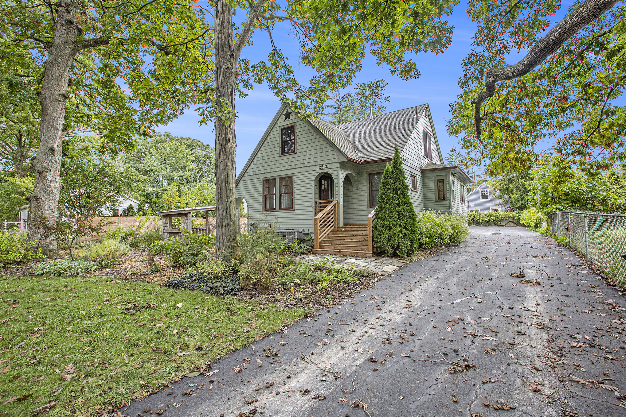 2520 Oakdale Drive