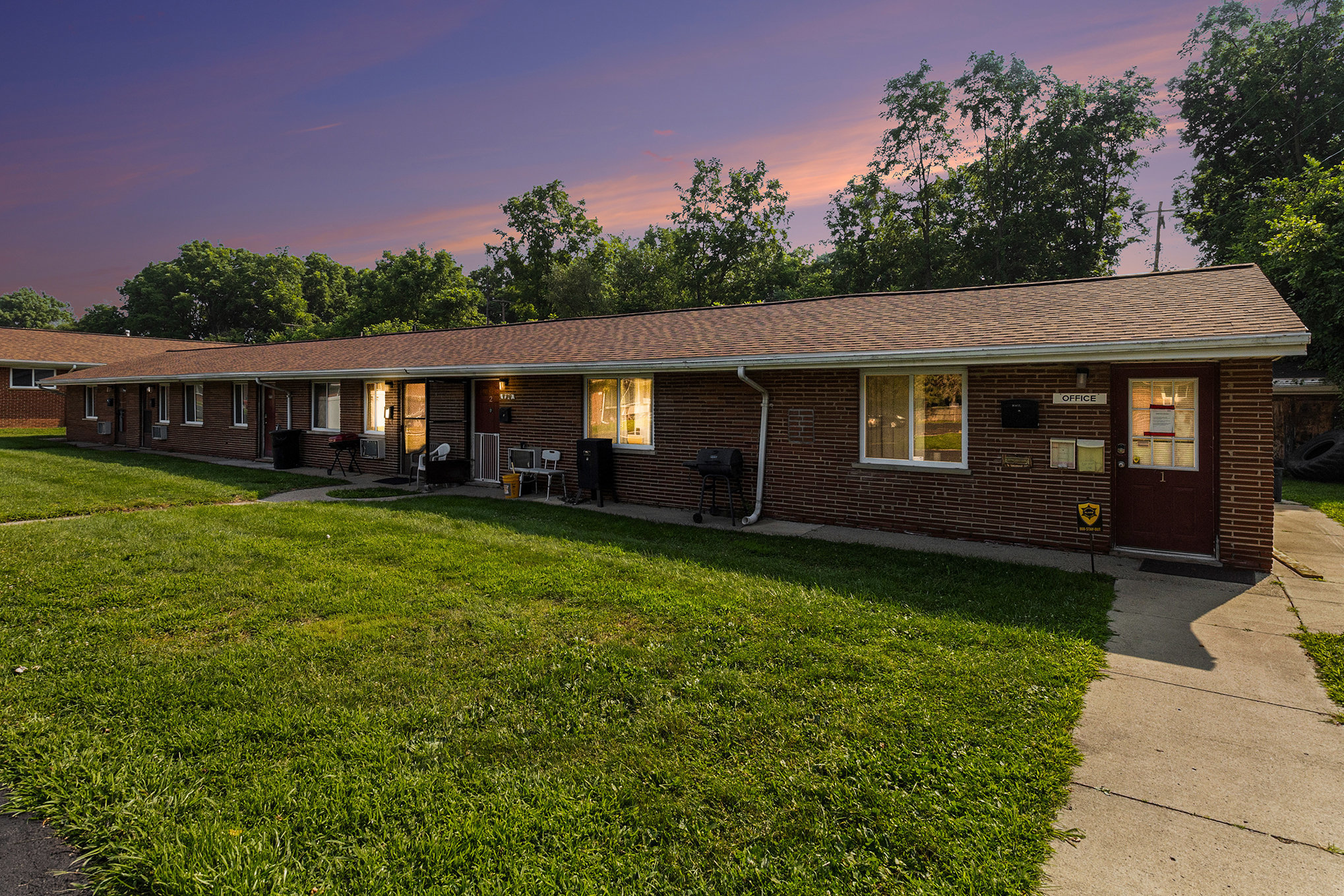 736 Campbell Avenue - 790-20